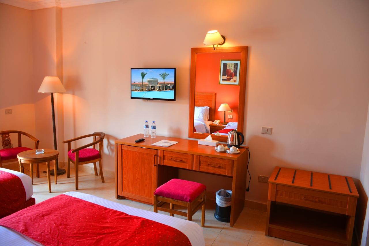 Hawaii Riviera Aqua Park Resort