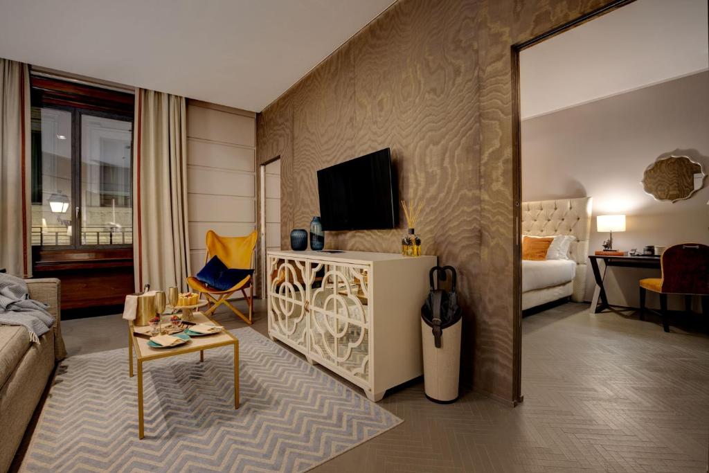 Singer Palace Hotel