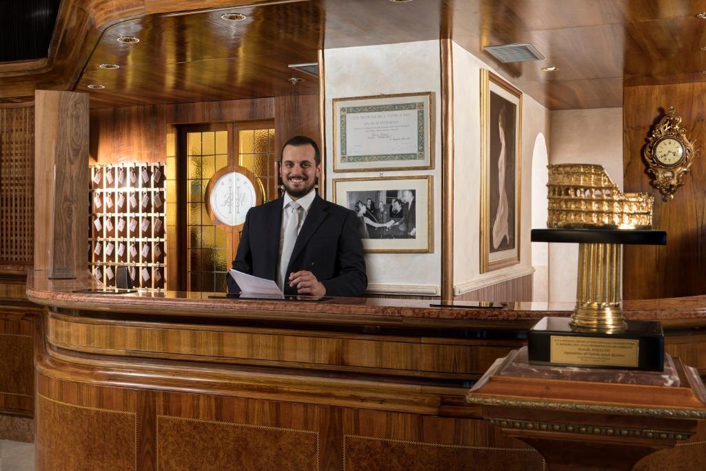 Marcella Royal Hotel - Rooftop Garden