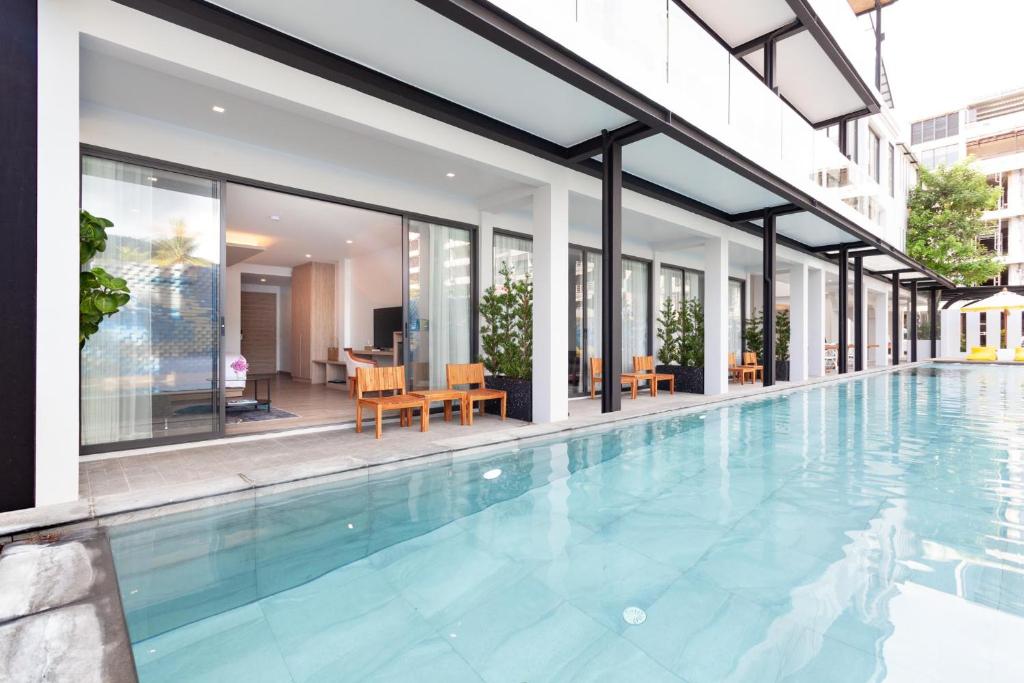 Anona Beachfront Phuket Resort