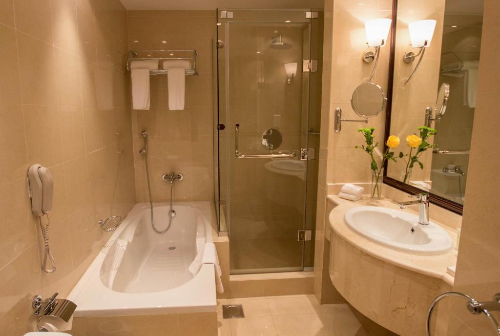 dal travel Strato Hotel by Warwick