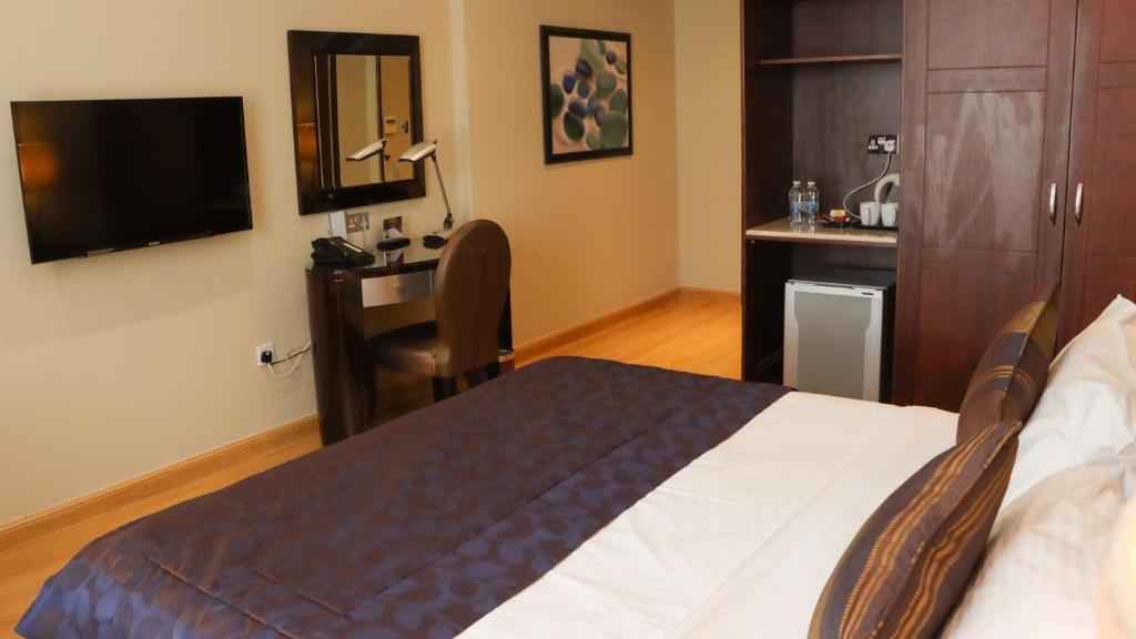 dal travel Strato Hotel by Warwick