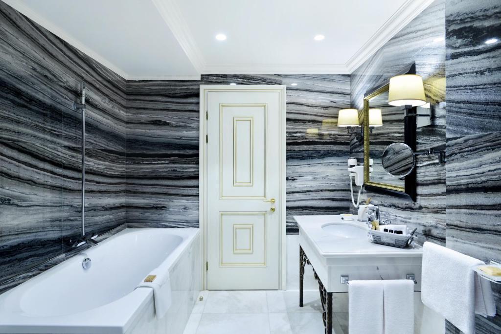 dal travel Ambassadori Tbilisi Hotel