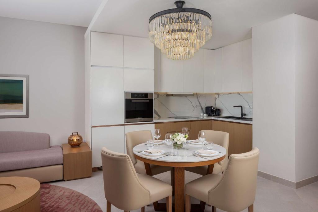 Hilton Dubai Creek Hotel & Residences