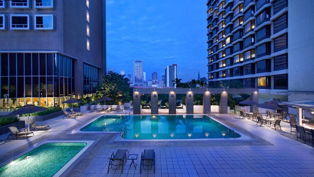 dal travel Carlton Hotel Singapore