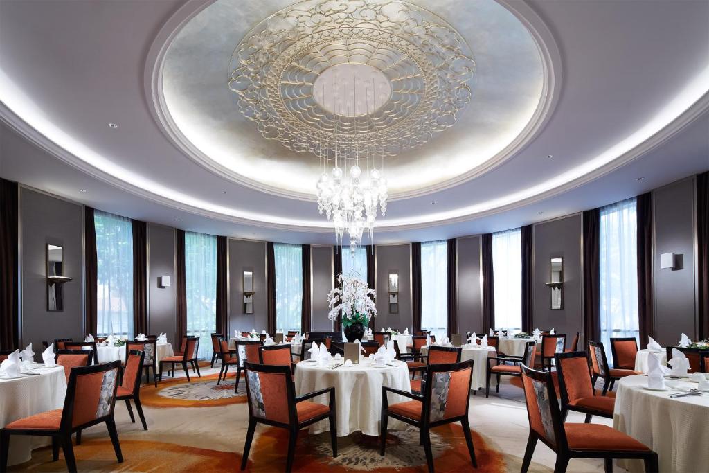 dal travel Carlton Hotel Singapore