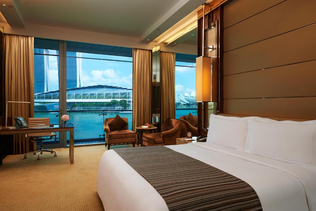 dal travel The Fullerton Bay Hotel Singapore