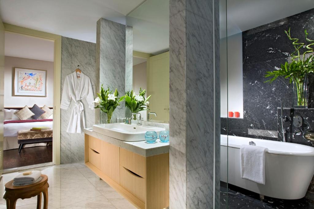 dal travel Ascott Raffles Place Singapore
