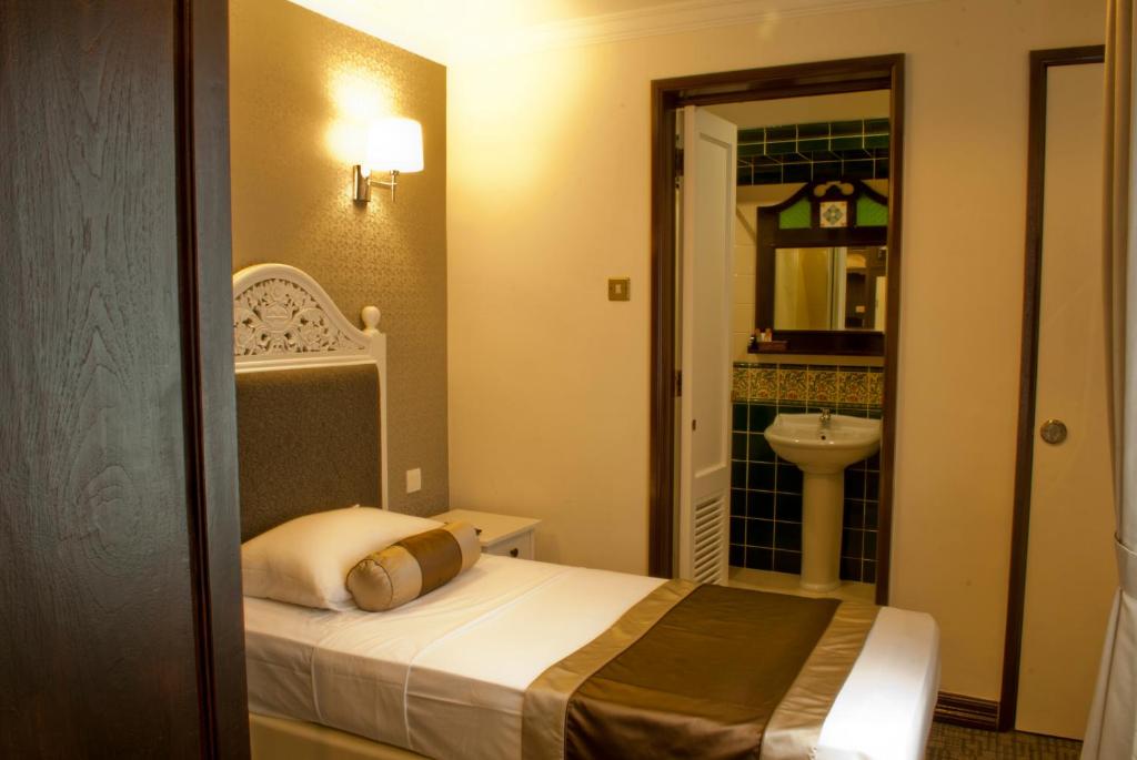 dal travel The Inn at Temple Street
