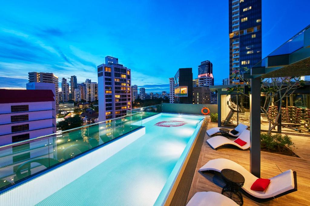 dal travel Oakwood Studios Singapore