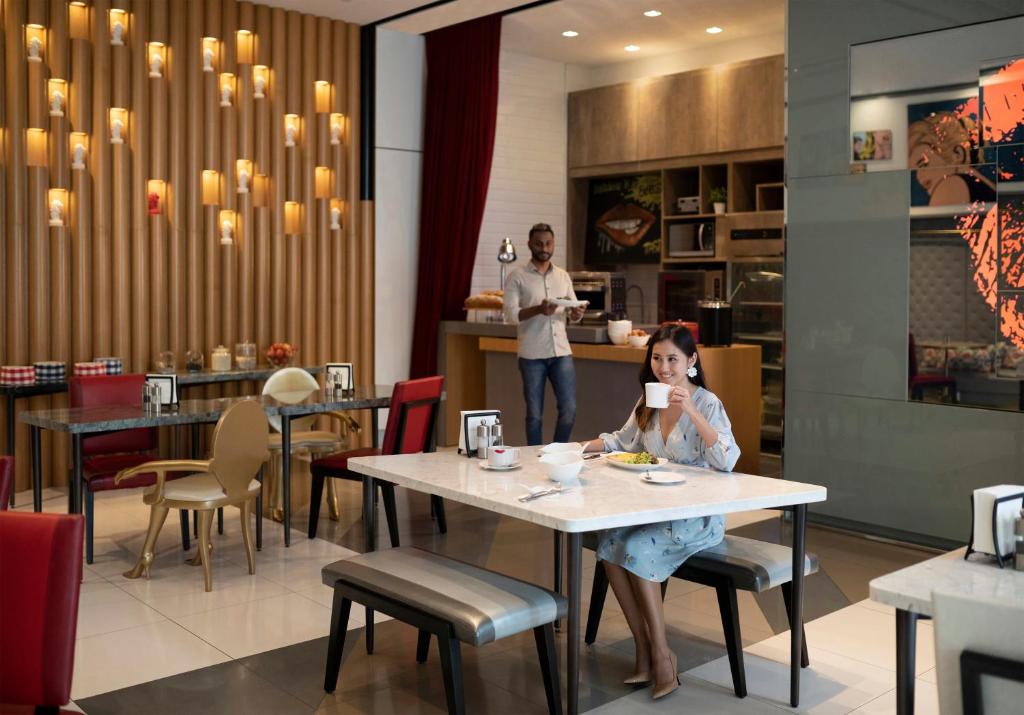 dal travel Oakwood Studios Singapore