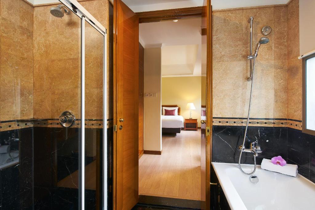 dal travel Orchard Parksuites