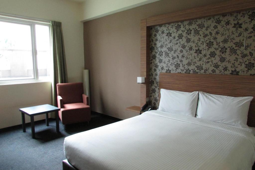 dal travel Strand Hotel Singapore