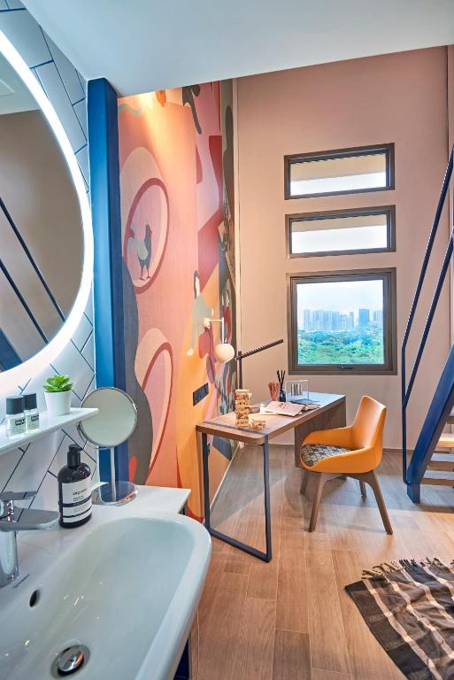 dal travel lyf One-North Singapore