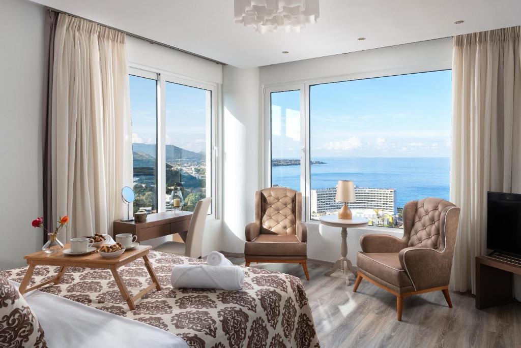 Monte Smith Luxury Villa