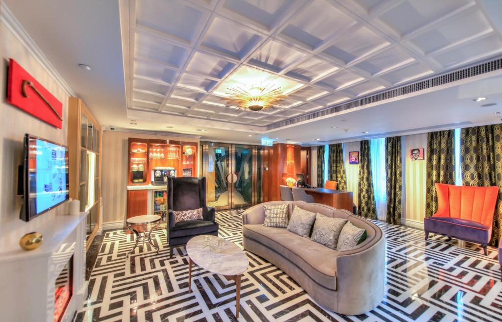 dal travel Madera Hollywood