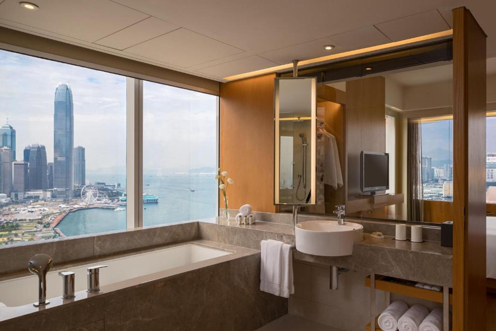dal travel Renaissance Hong Kong Harbour View Hotel