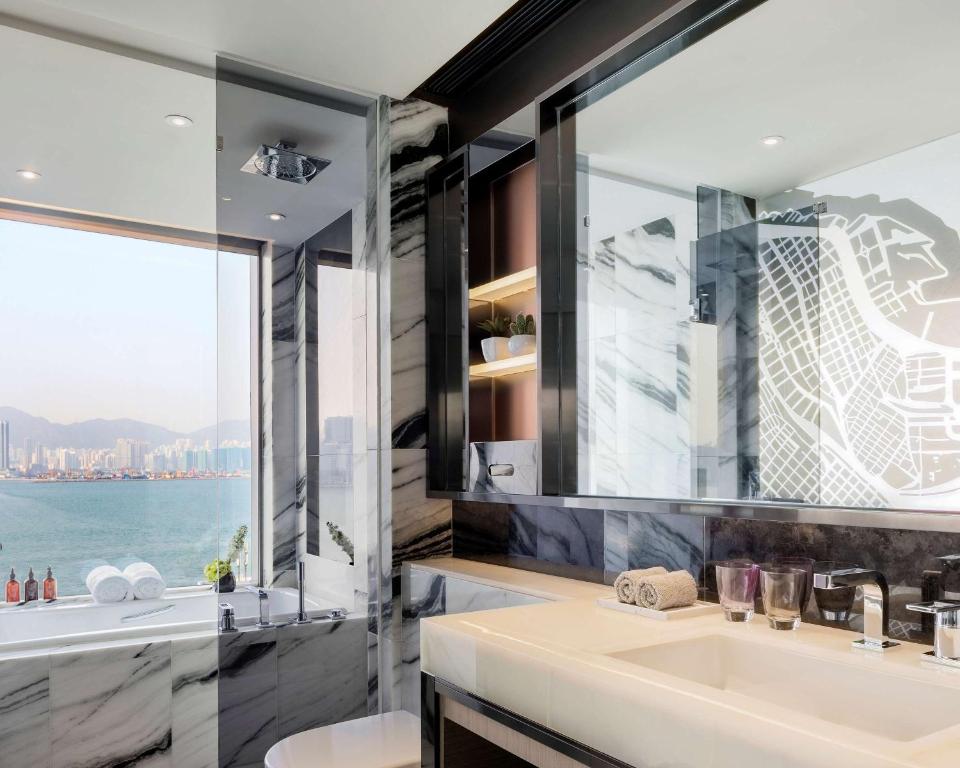 dal travel Hyatt Centric Victoria Harbour Hong Kong