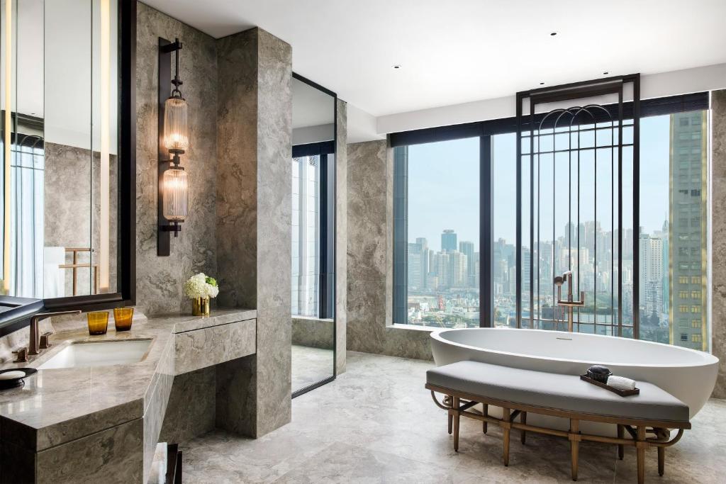 dal travel The St. Regis Hong Kong