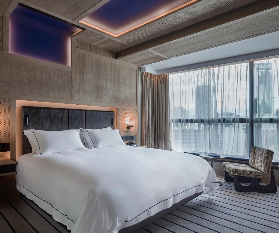 dal travel The Emperor Hotel
