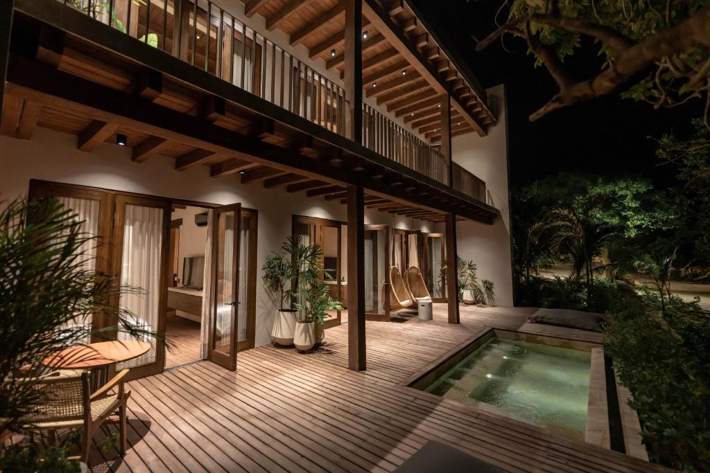 dal travel Makani Luxury Wanderlust
