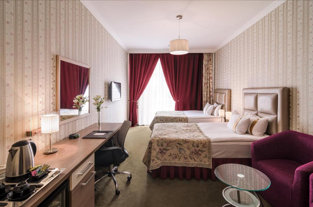 dal travel Flowers Hotel