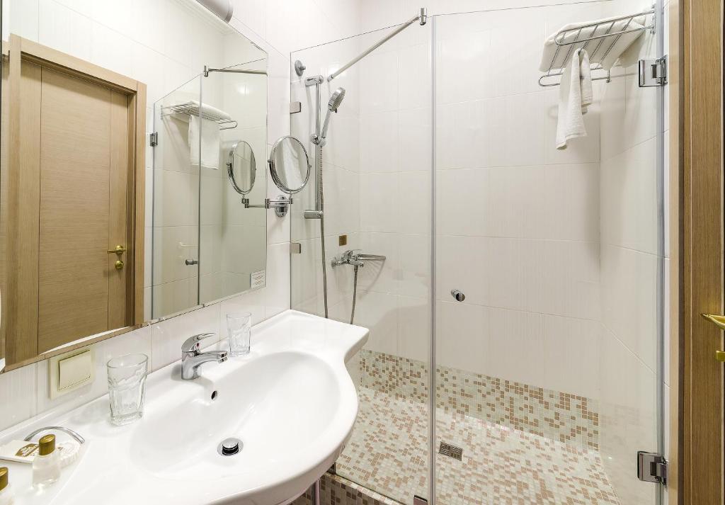 dal travel Flowers Hotel