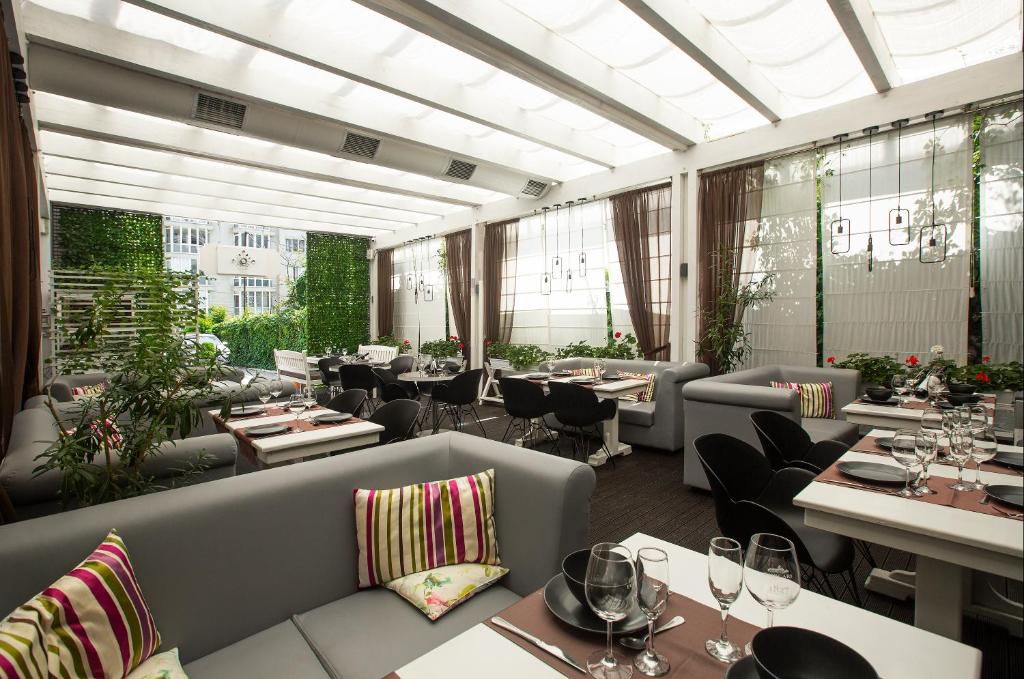 dal travel Flowers Hotel