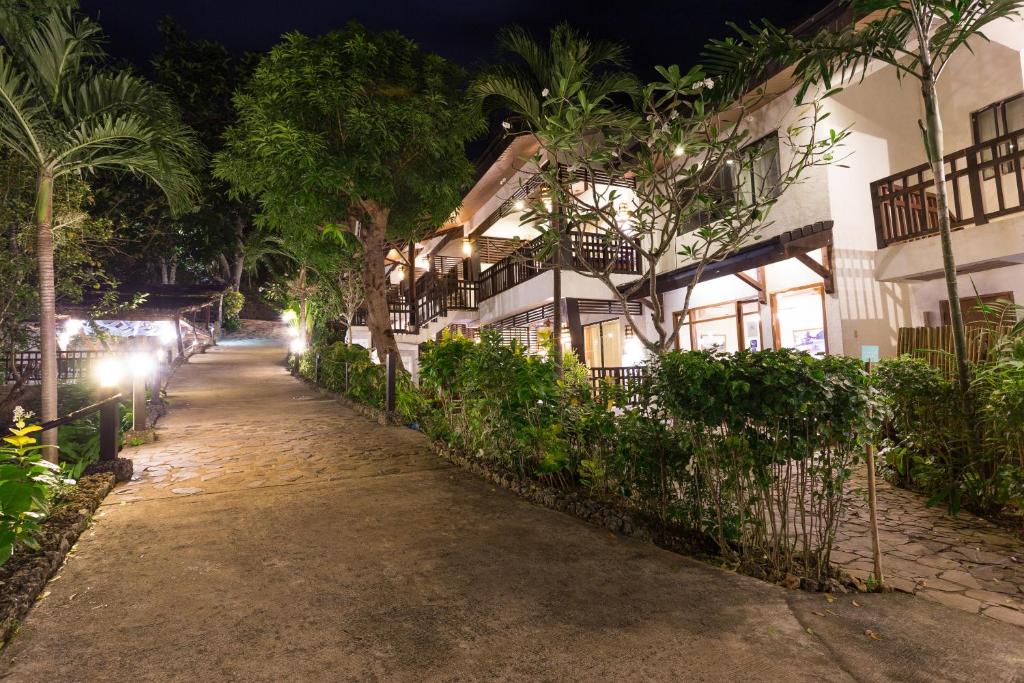 dal travel The Strand Boracay