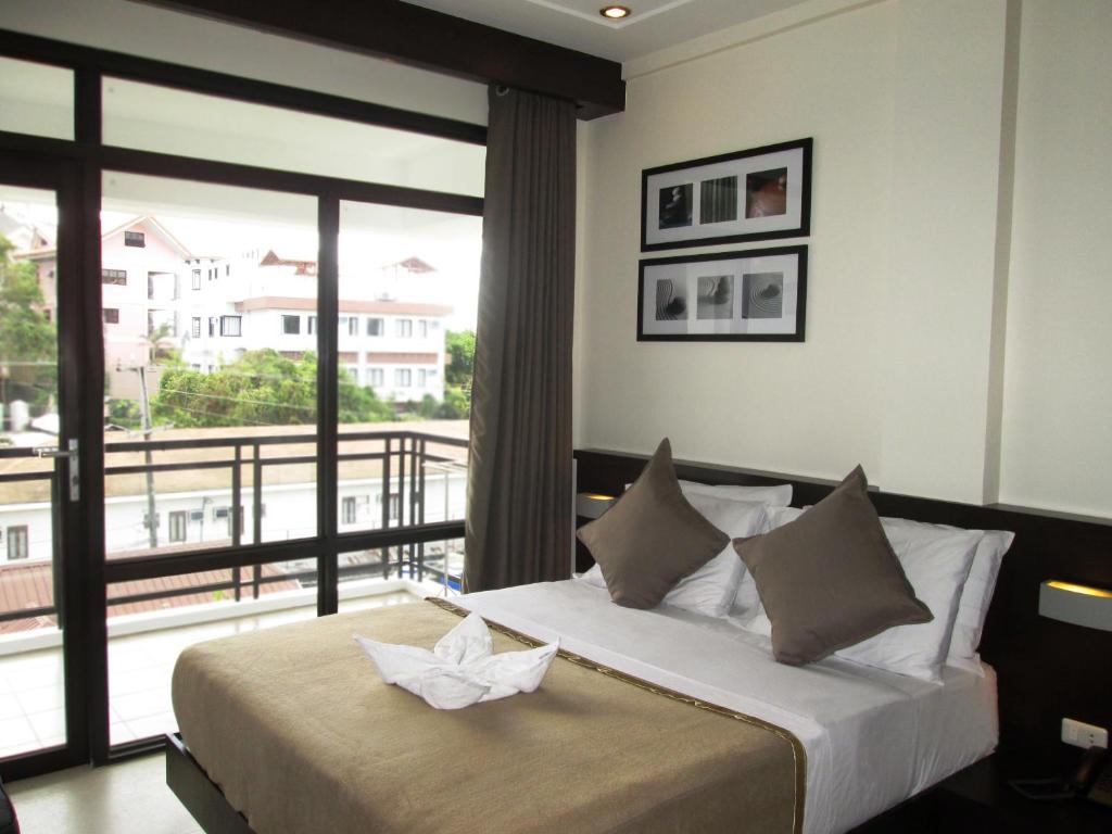 dal travel One Crescent Place