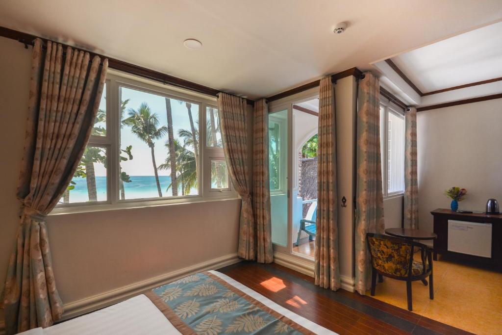 dal travel Royal Park Resort Boracay