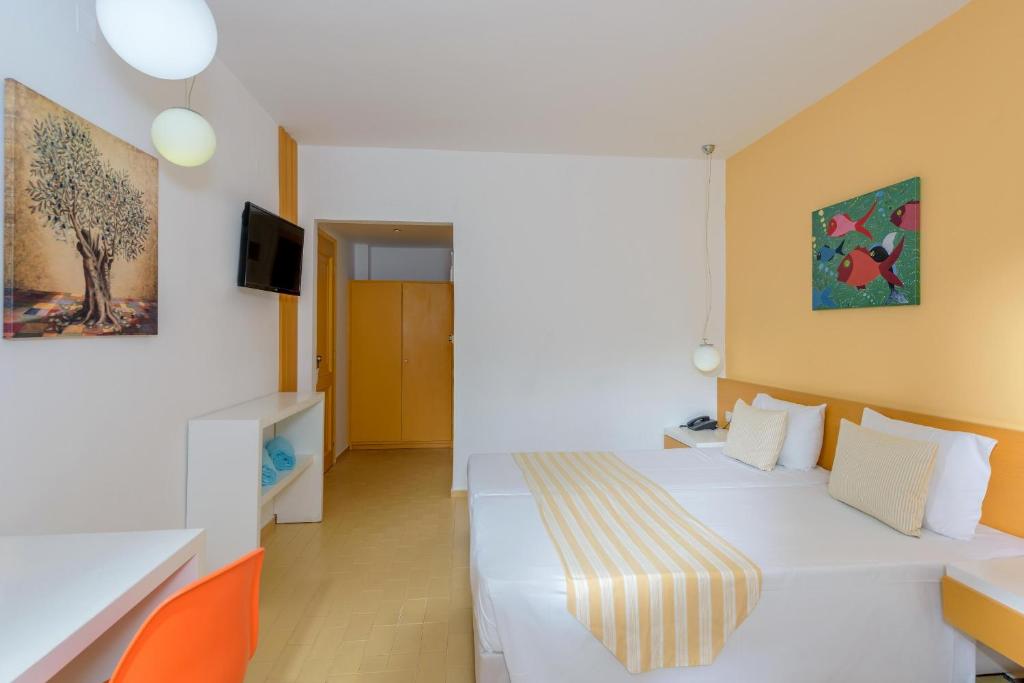 Zeus Hotels Palm Beach