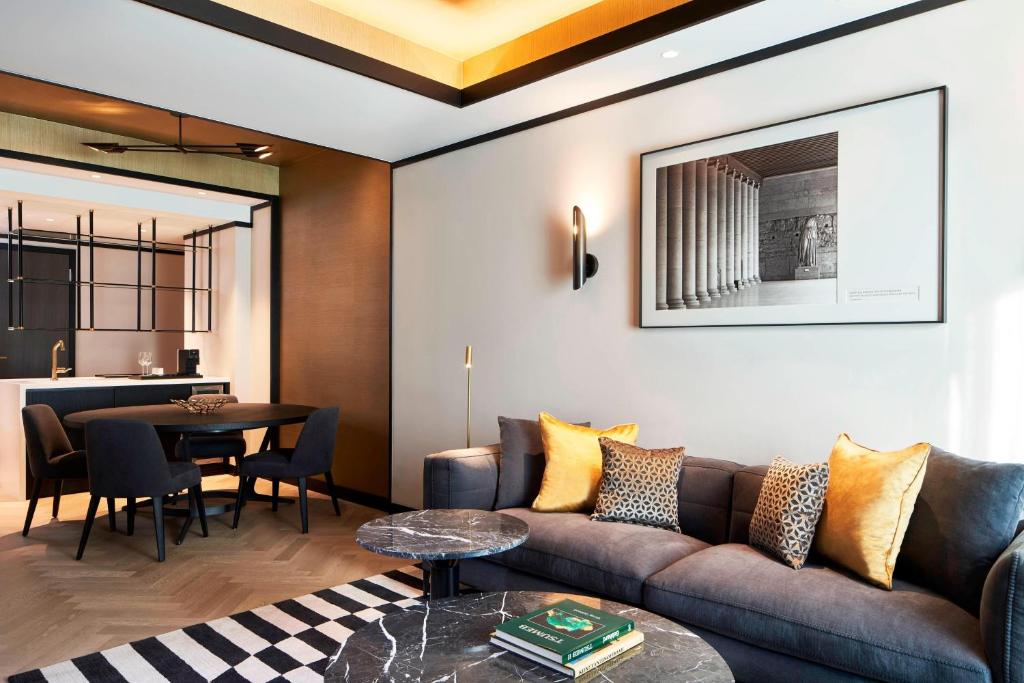 Academias Hotel, Autograph Collection