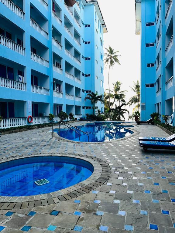 Cowrie Shell Beach Apartments