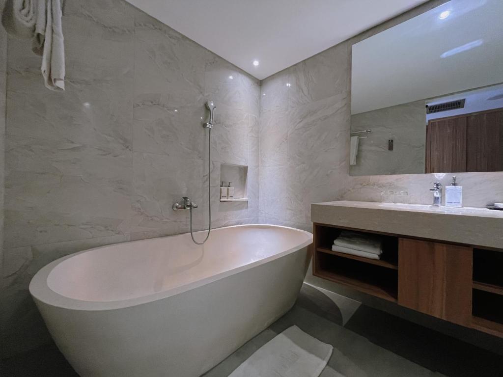 dal travel The Capital Hotel and Resort Seminyak