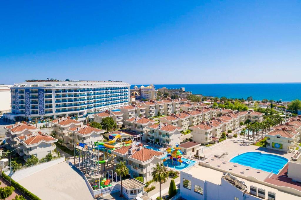 Dream World Hill Resort