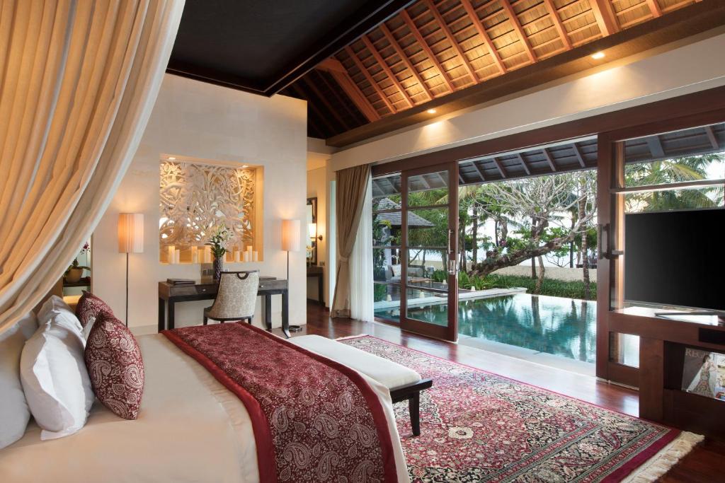 dal travel The Royal Santrian Luxury Beach Villas