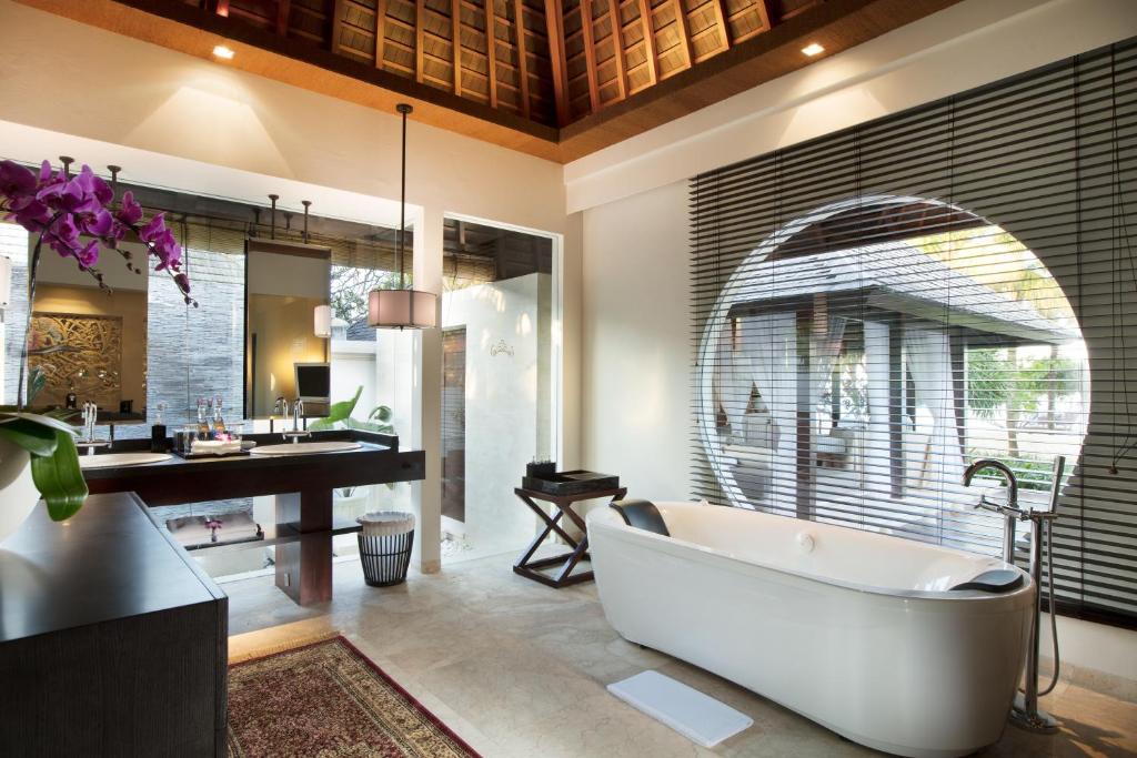 dal travel The Royal Santrian Luxury Beach Villas