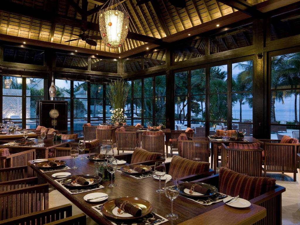 dal travel The Royal Santrian Luxury Beach Villas