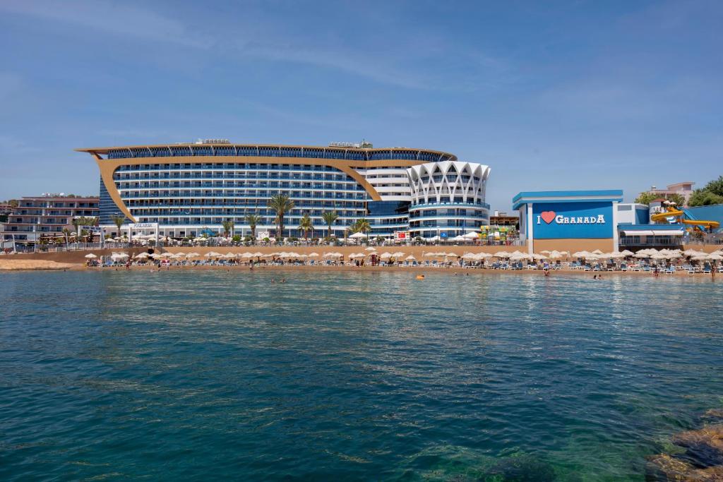 Granada Luxury Okurcalar