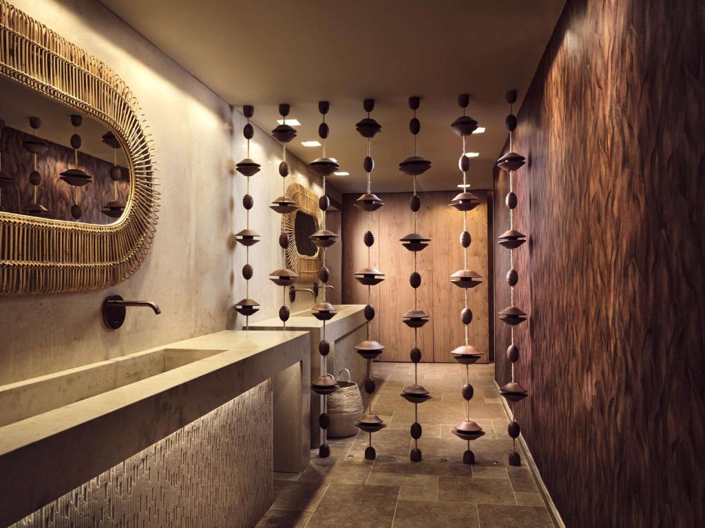 dal travel The Royal Senses Curio Collection by Hilton