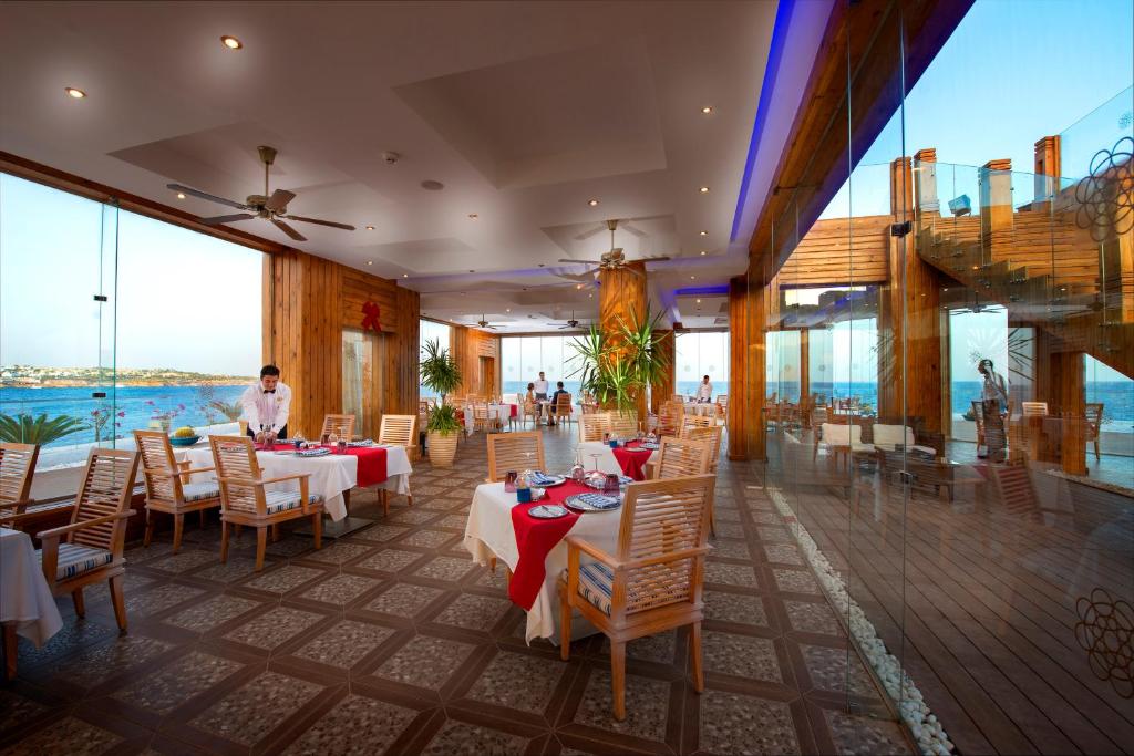 dal travel Sunrise Arabian Beach Resort