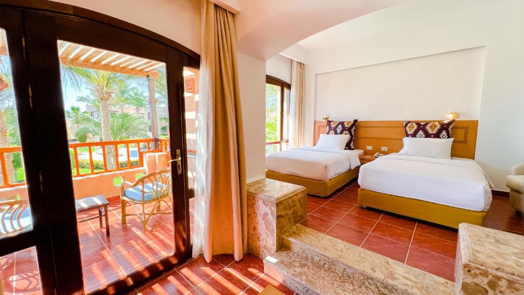 dal travel Tamra Beach