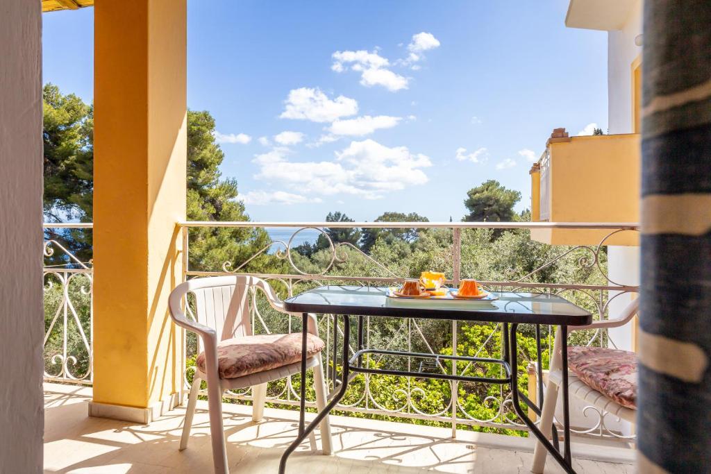 Alexandros Studios by Estia