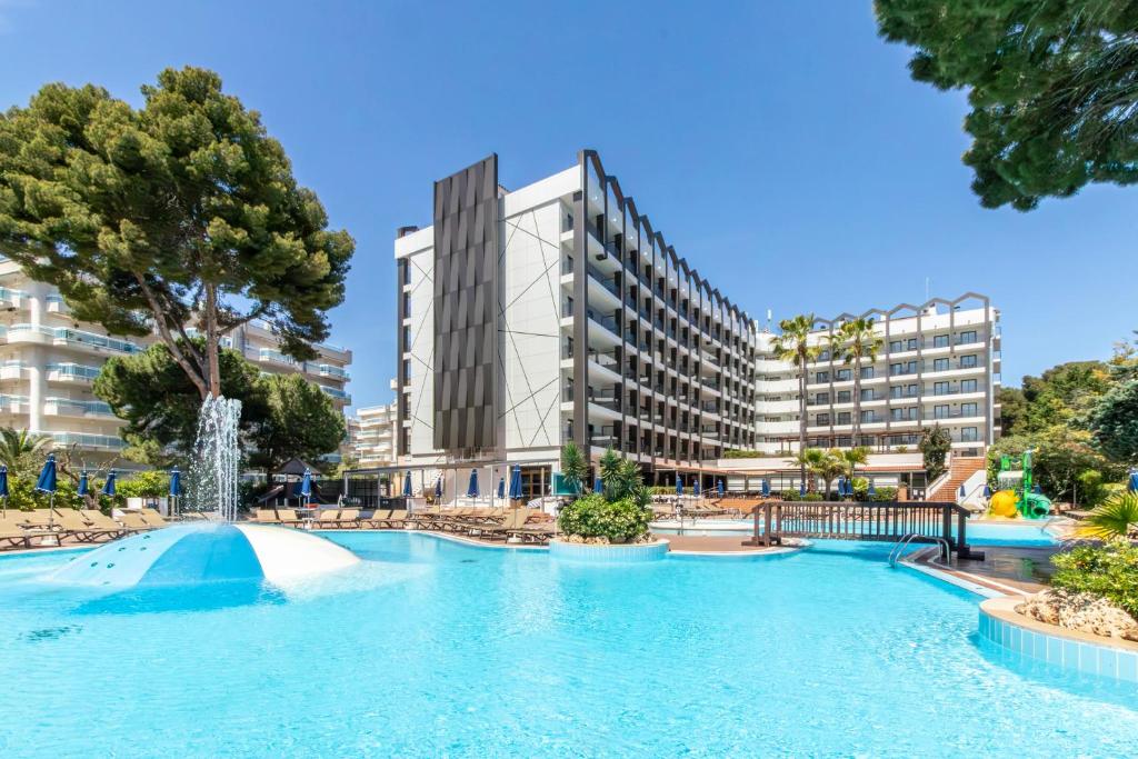 Golden Avenida Family Suites