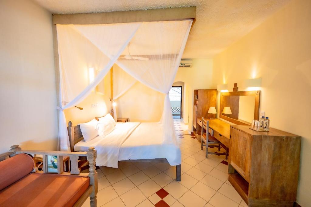 Safari Kenya si plaja Mombasa - Hotel Severin Sea Lodge 4*, Safari Kenya — 4