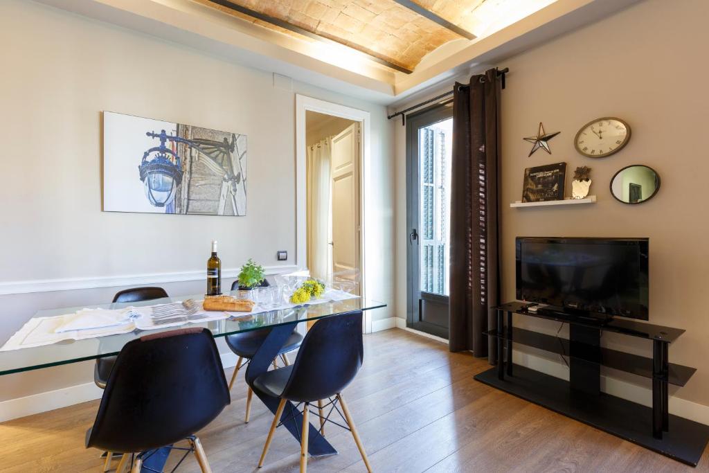 dal travel AinB Eixample-Miro Apartments