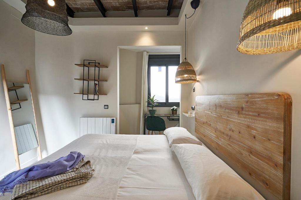 dal travel AinB Eixample-Miro Apartments