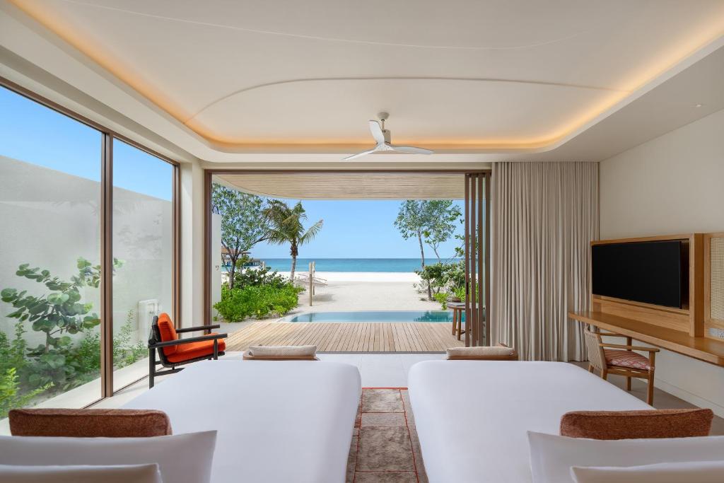 dal travel Centara Grand Lagoon Maldives