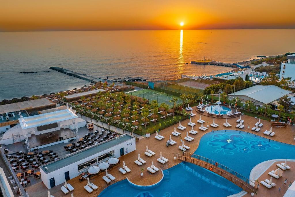 Rubi Platinum Sign Resort